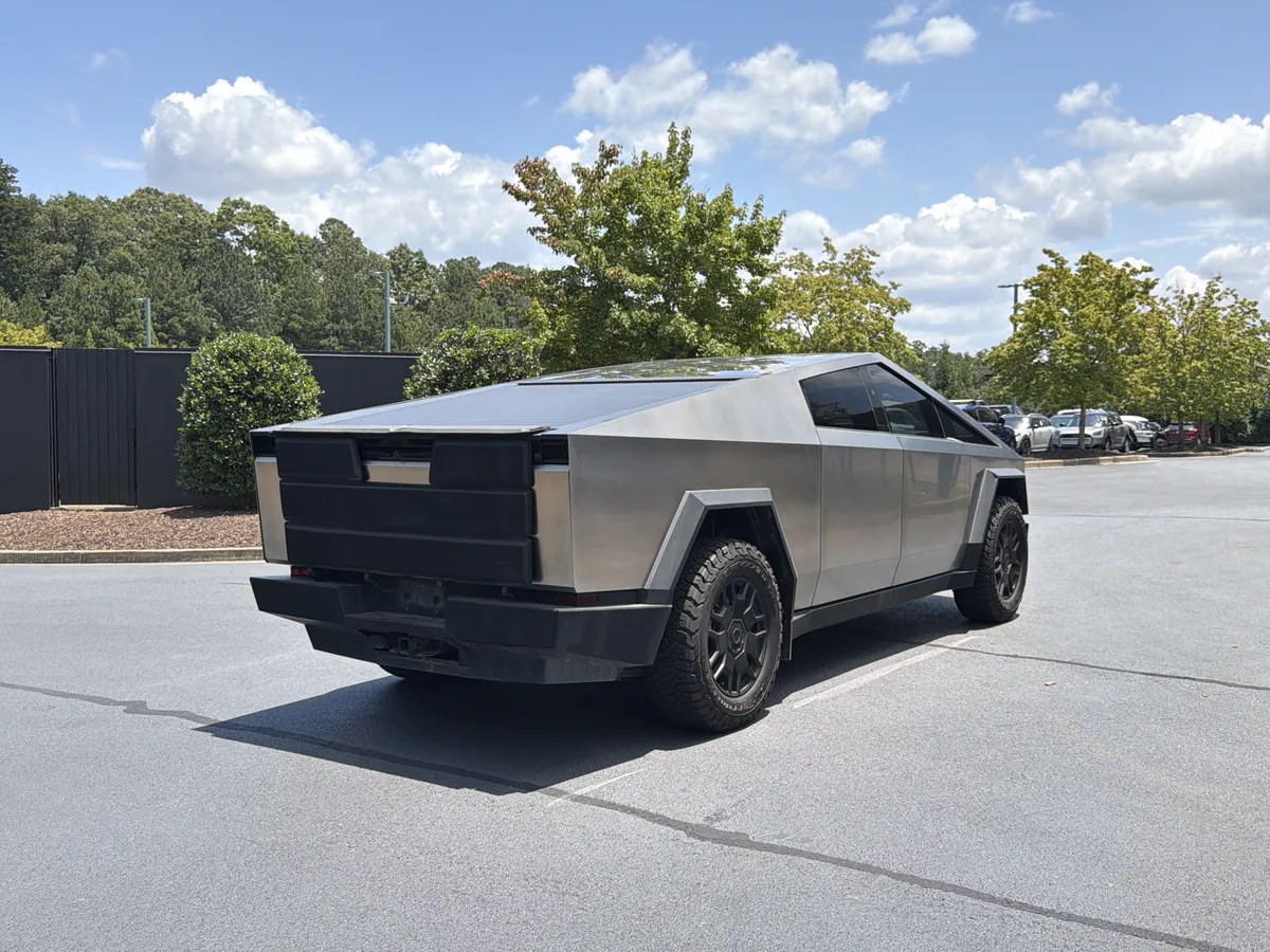 2024 Tesla Cybertruck thumbnail 2