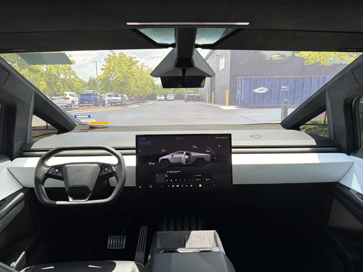 2024 Tesla Cybertruck thumbnail 22