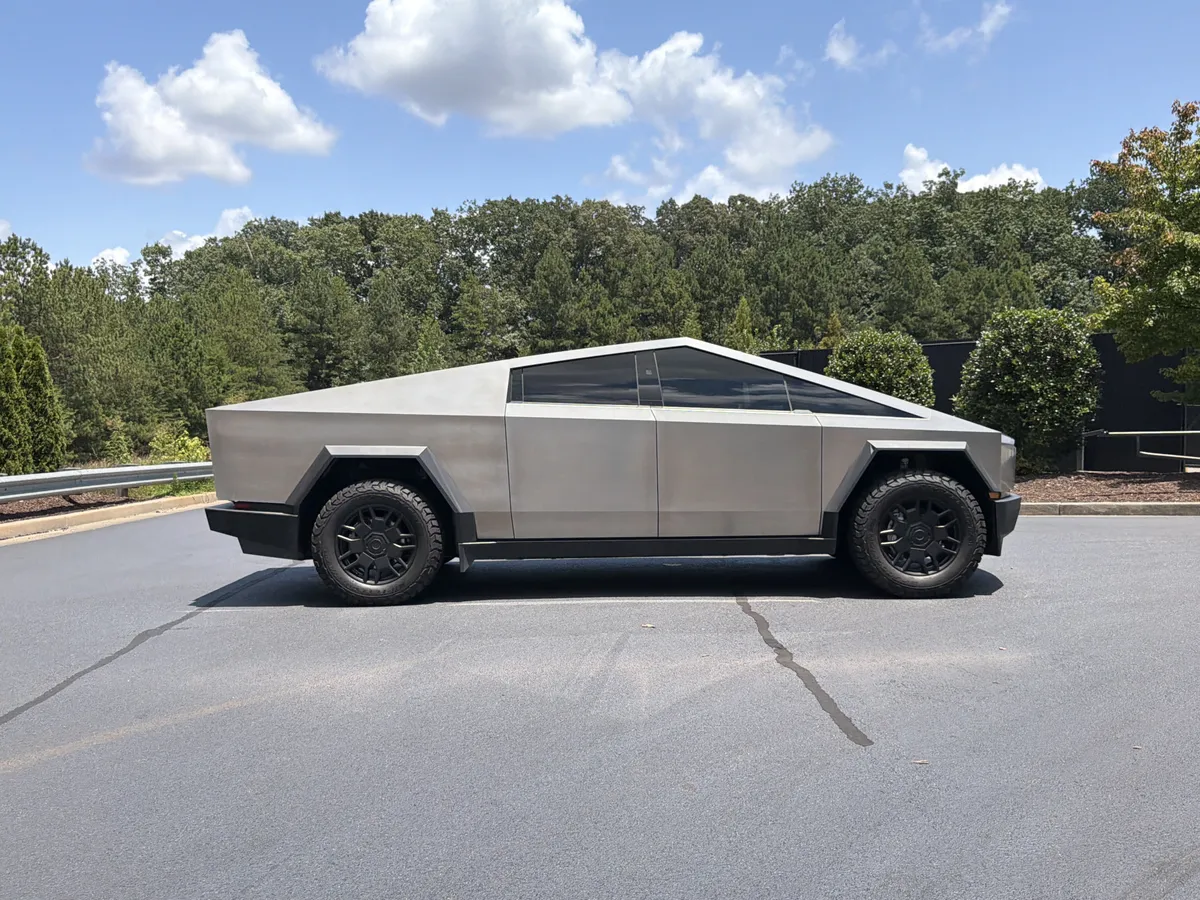 2024 Tesla Cybertruck thumbnail 4
