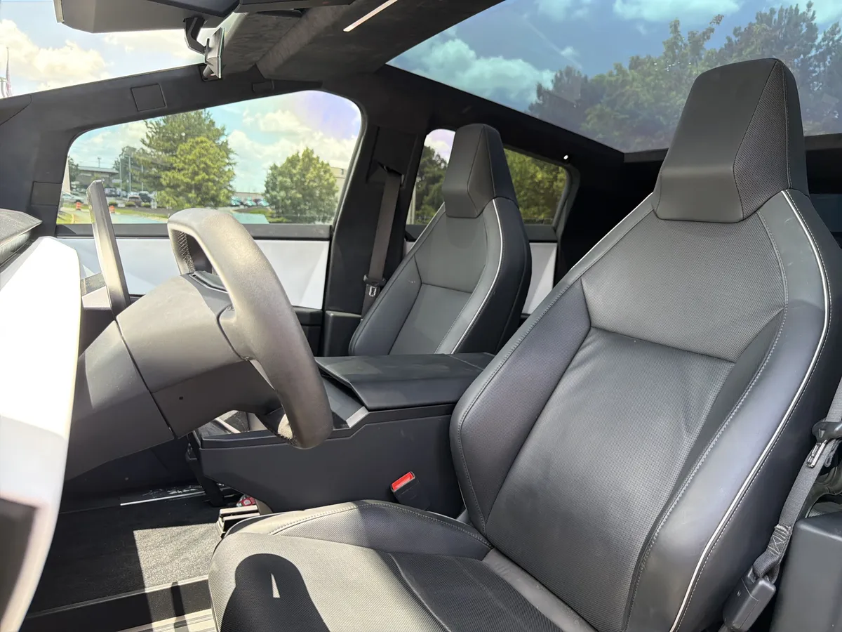 2024 Tesla Cybertruck thumbnail 6