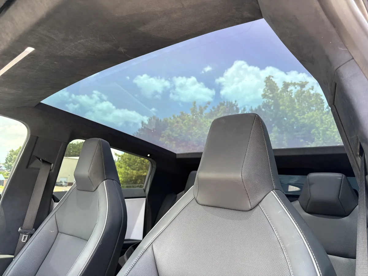 2024 Tesla Cybertruck thumbnail 7