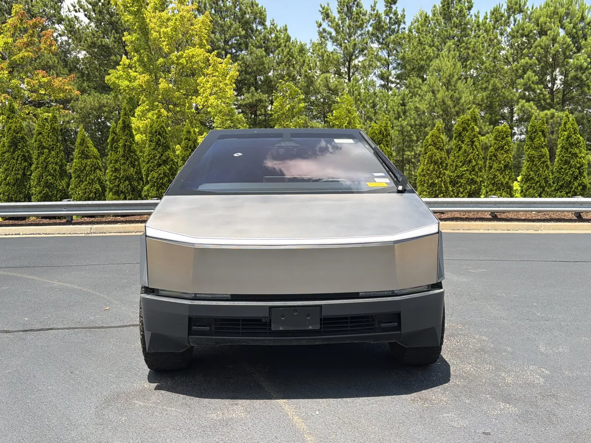 2024 Tesla Cybertruck thumbnail 9