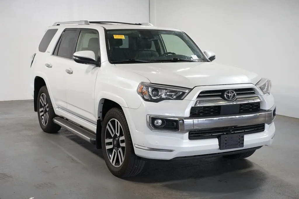 2024 Toyota 4Runner Limited thumbnail 3