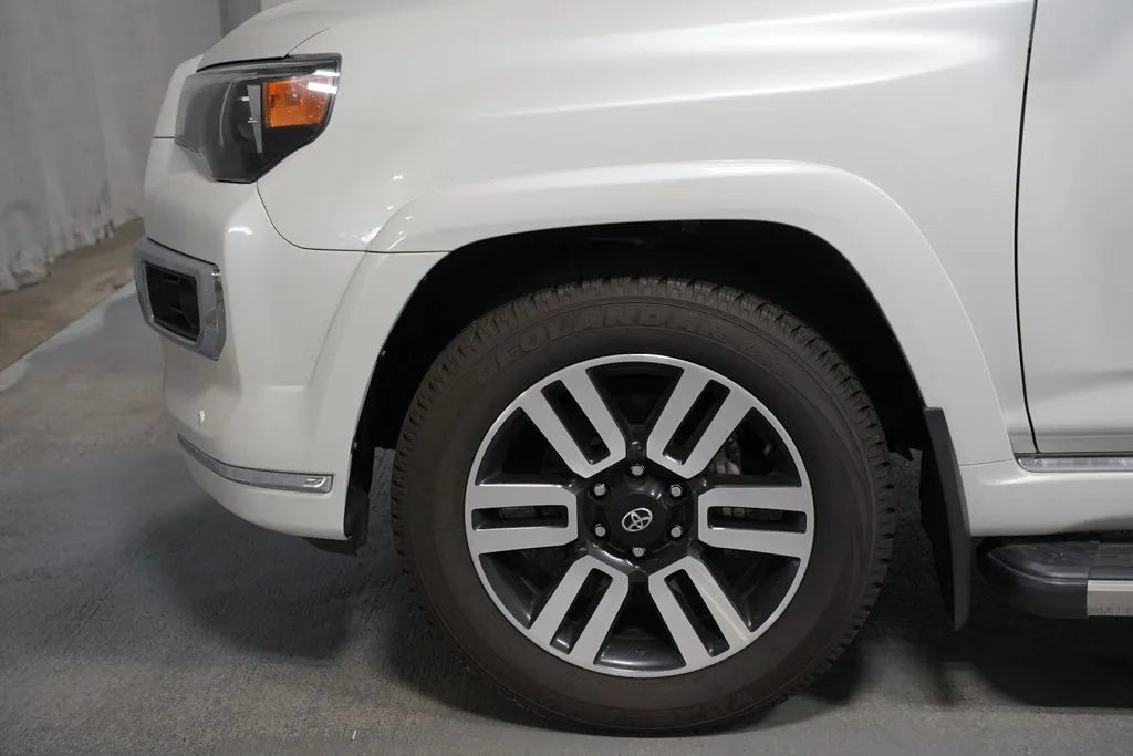 2024 Toyota 4Runner Limited thumbnail 5