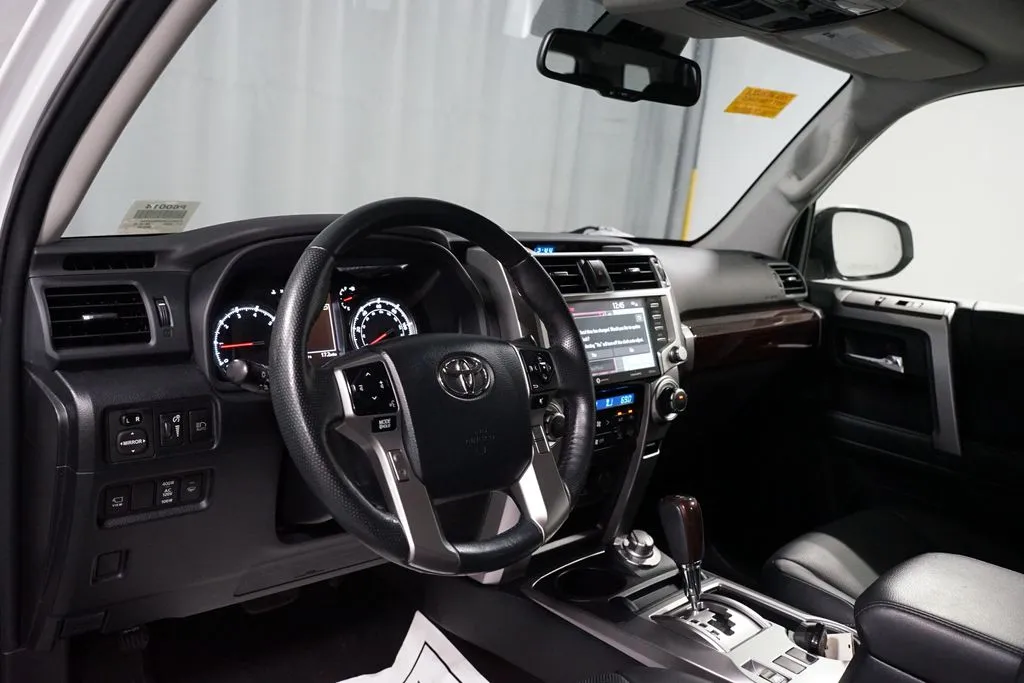 2024 Toyota 4Runner Limited thumbnail 7