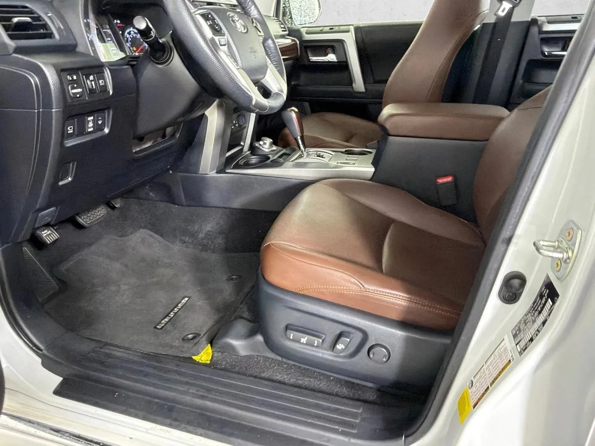 2024 Toyota 4Runner Limited thumbnail 11