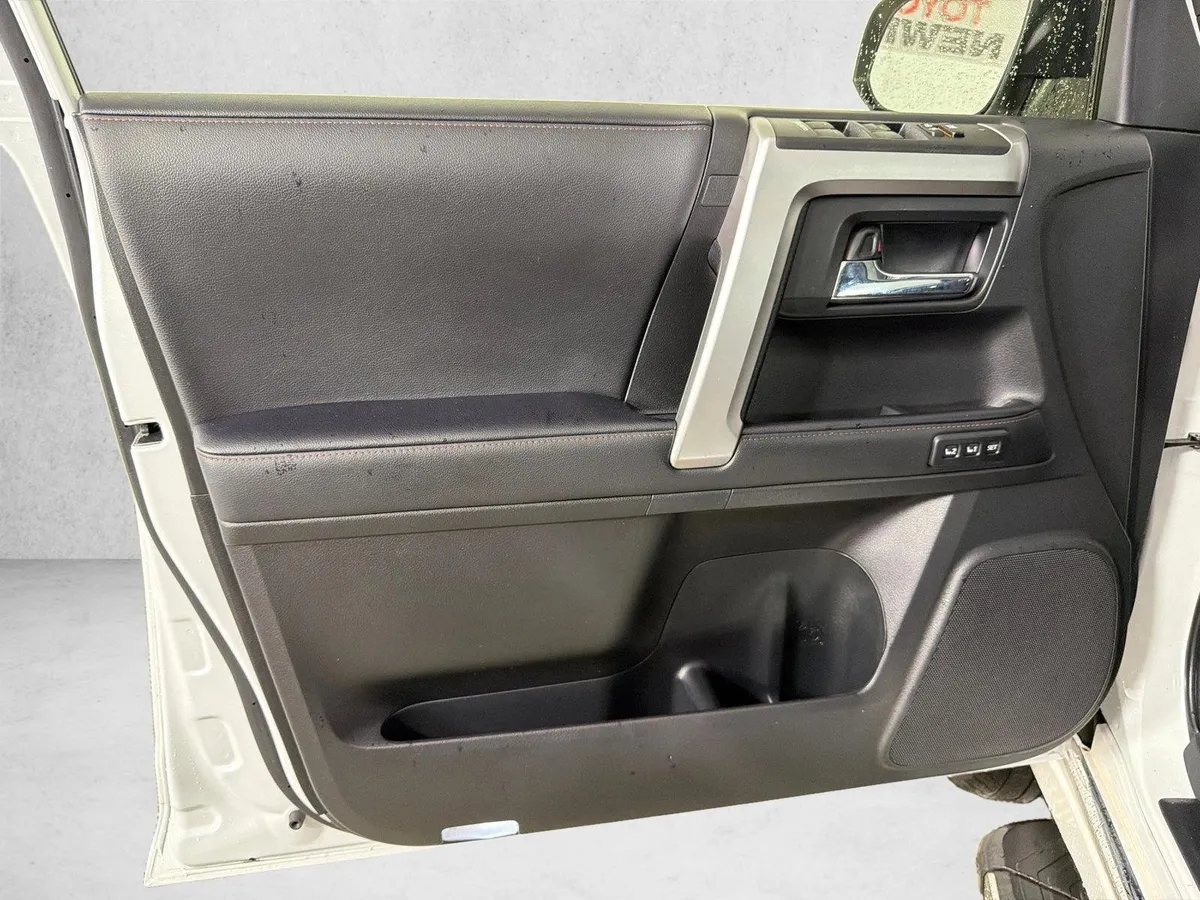 2024 Toyota 4Runner Limited thumbnail 12