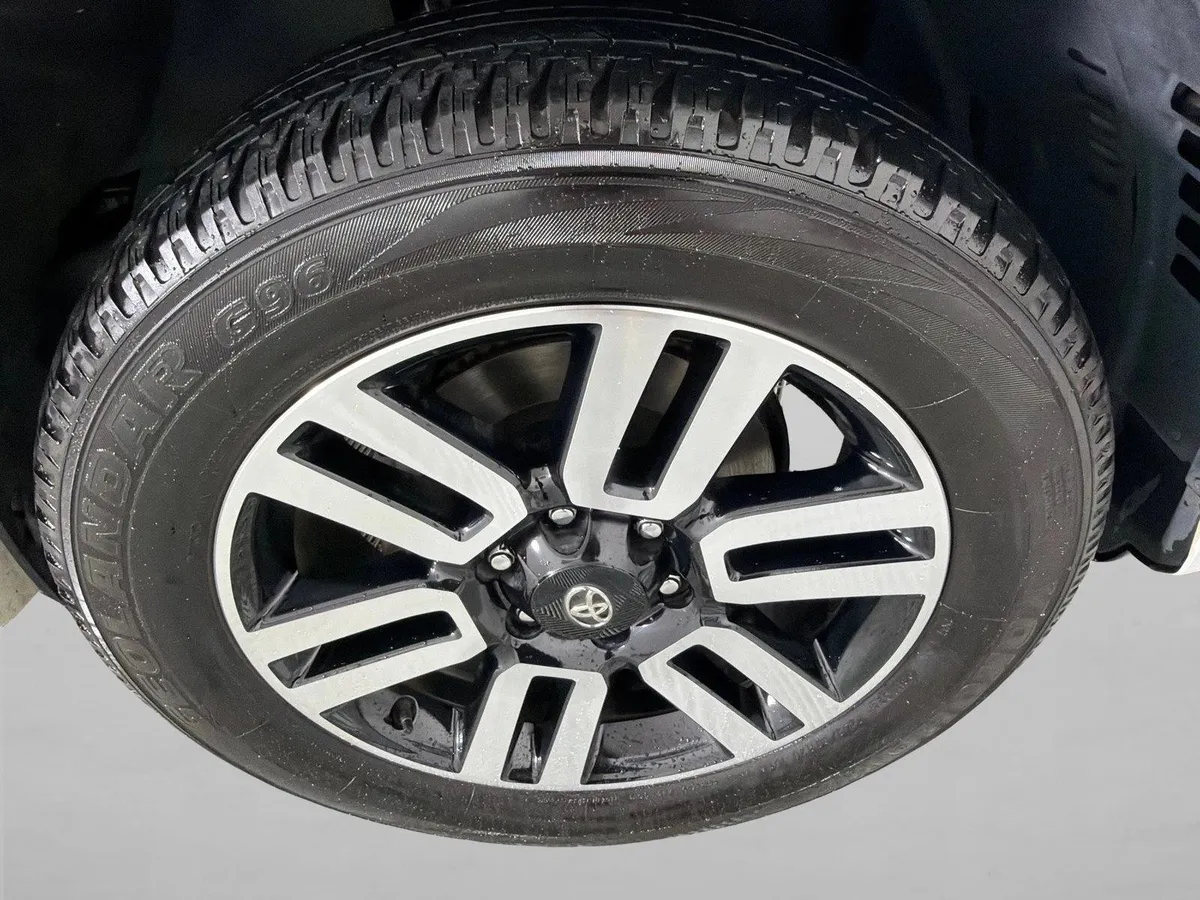 2024 Toyota 4Runner Limited thumbnail 14