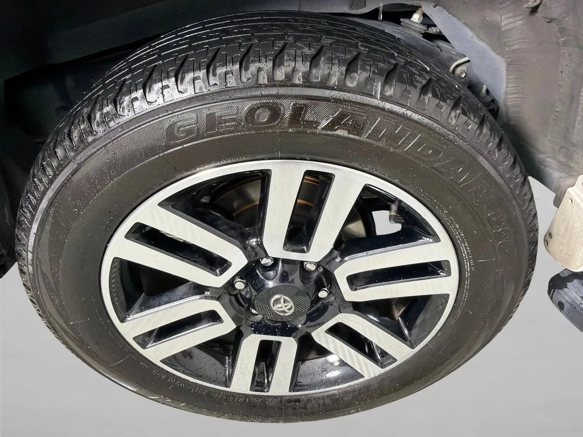 2024 Toyota 4Runner Limited thumbnail 19