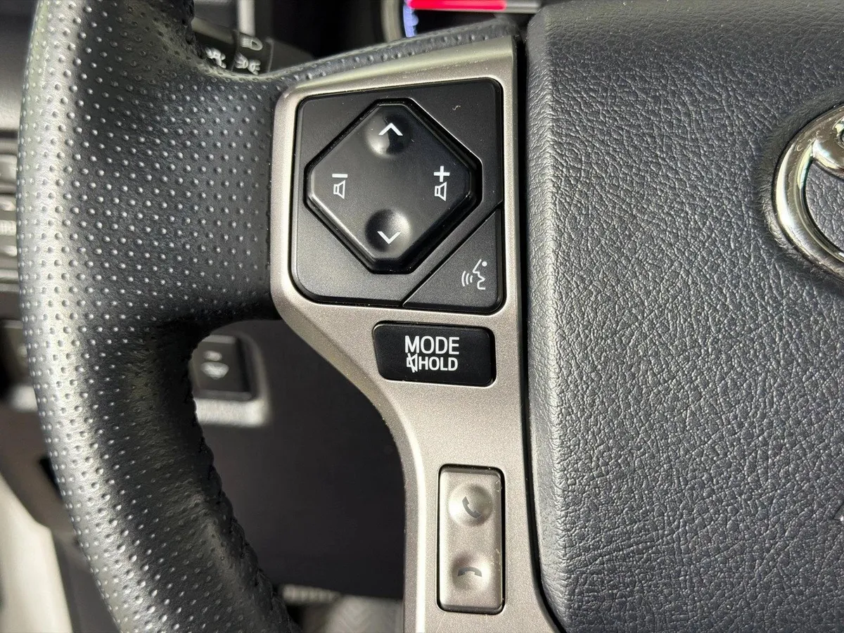 2024 Toyota 4Runner Limited thumbnail 26