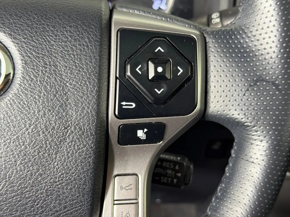 2024 Toyota 4Runner Limited thumbnail 27