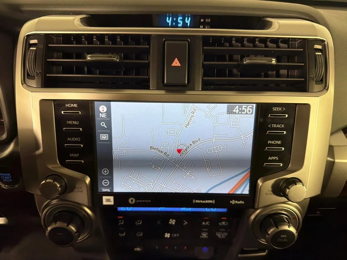 2024 Toyota 4Runner Limited thumbnail 3