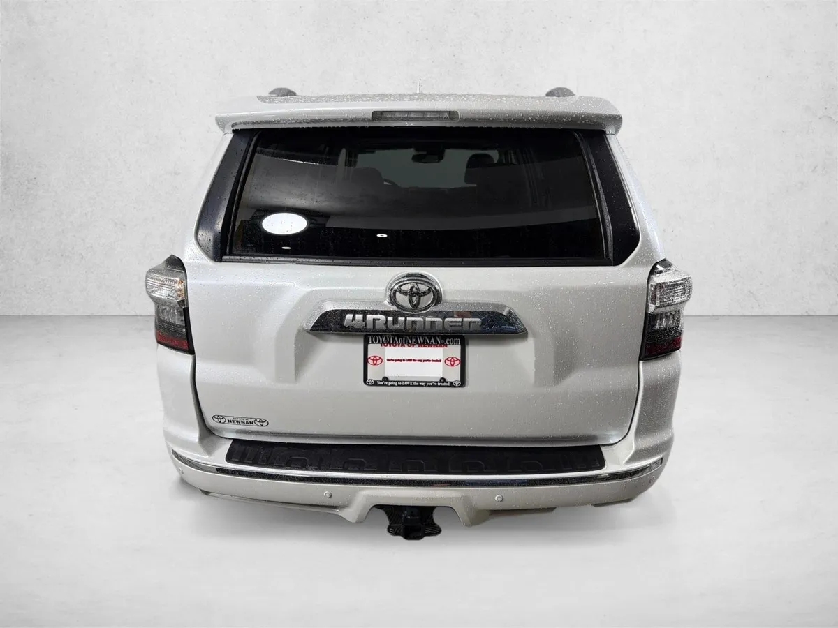 2024 Toyota 4Runner Limited thumbnail 6