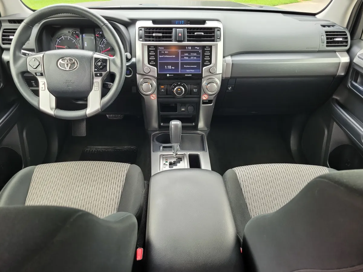 2024 Toyota 4Runner SR5 thumbnail 10
