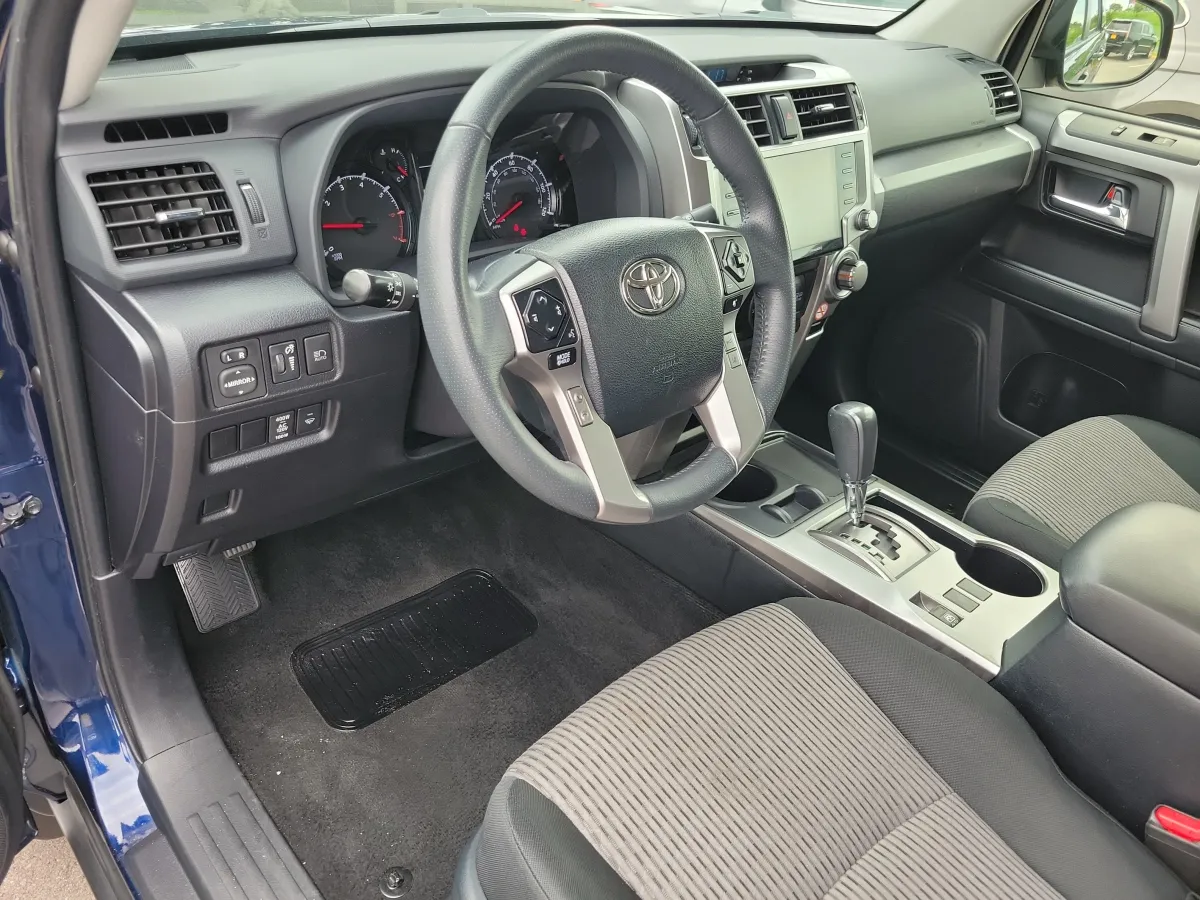 2024 Toyota 4Runner SR5 thumbnail 4