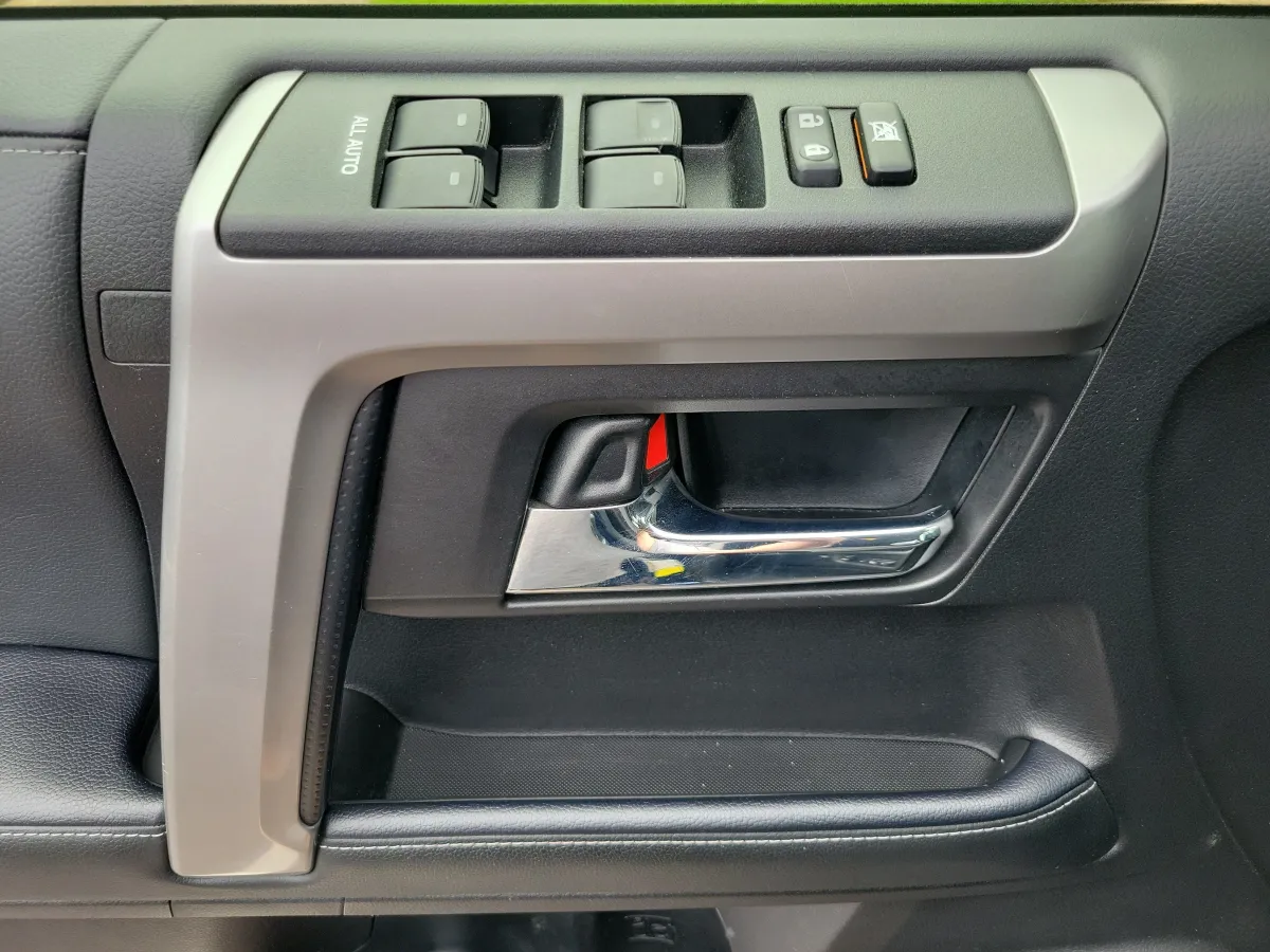 2024 Toyota 4Runner SR5 thumbnail 7