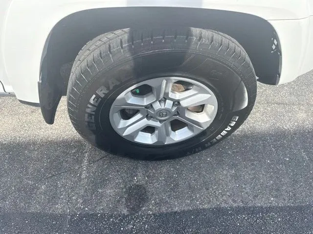 2024 Toyota 4Runner SR5 thumbnail 10
