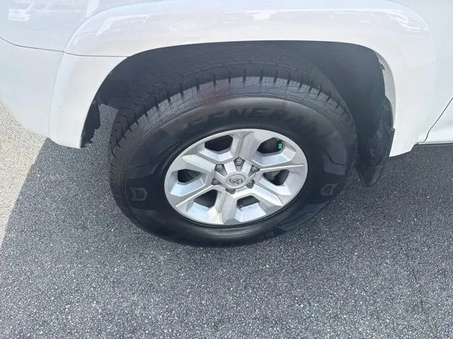 2024 Toyota 4Runner SR5 thumbnail 11
