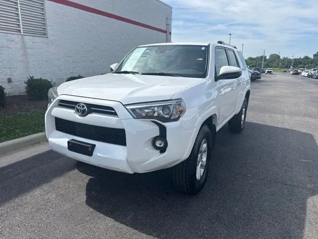 2024 Toyota 4Runner SR5 thumbnail 3