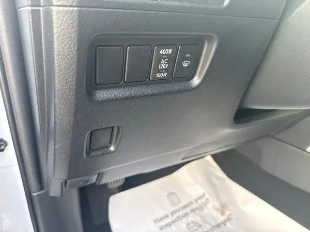 2024 Toyota 4Runner SR5 thumbnail 30