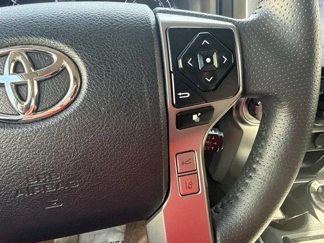 2024 Toyota 4Runner SR5 thumbnail 34