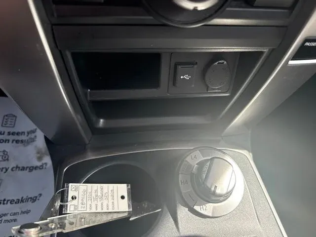 2024 Toyota 4Runner SR5 thumbnail 40
