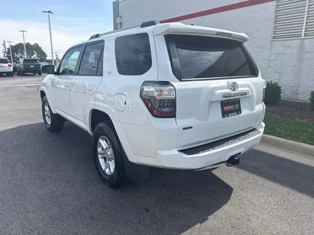 2024 Toyota 4Runner SR5 thumbnail 5