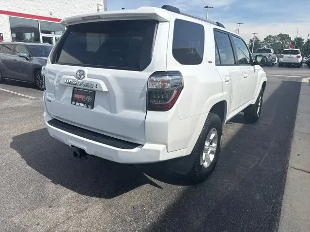 2024 Toyota 4Runner SR5 thumbnail 7