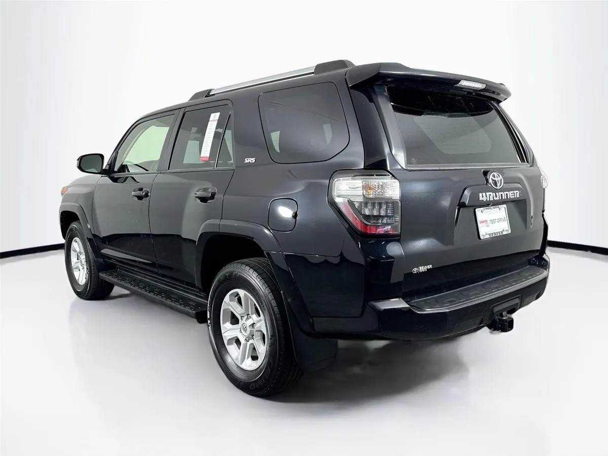 2024 Toyota 4Runner SR5 thumbnail 11