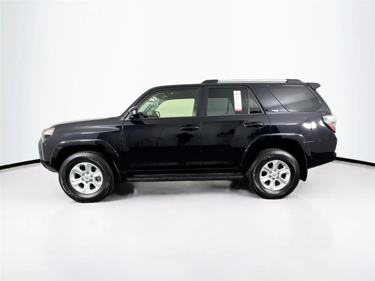 2024 Toyota 4Runner SR5 thumbnail 12