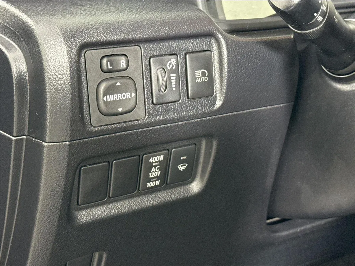 2024 Toyota 4Runner SR5 thumbnail 14