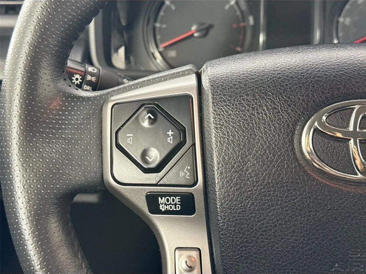 2024 Toyota 4Runner SR5 thumbnail 16