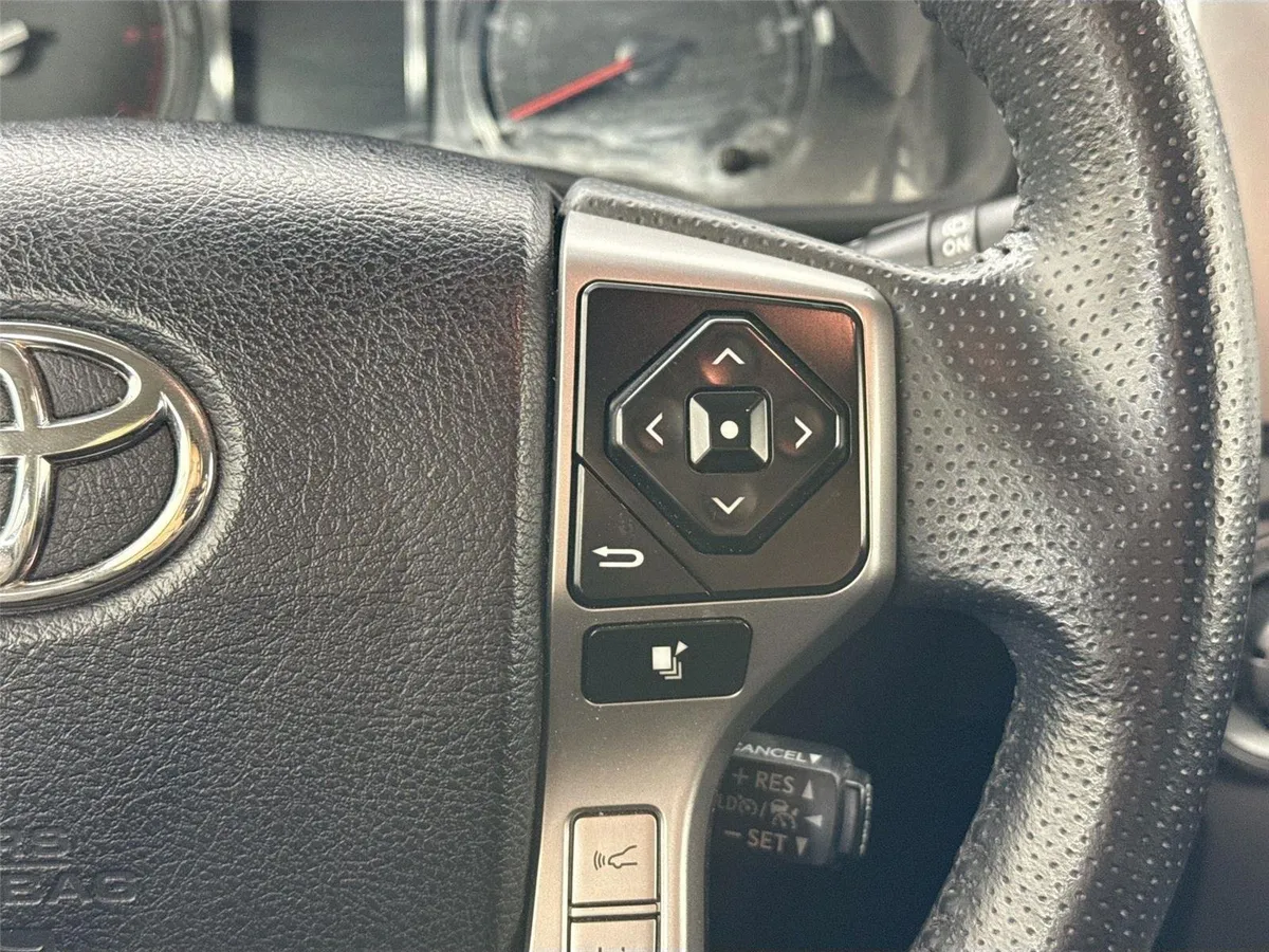 2024 Toyota 4Runner SR5 thumbnail 17