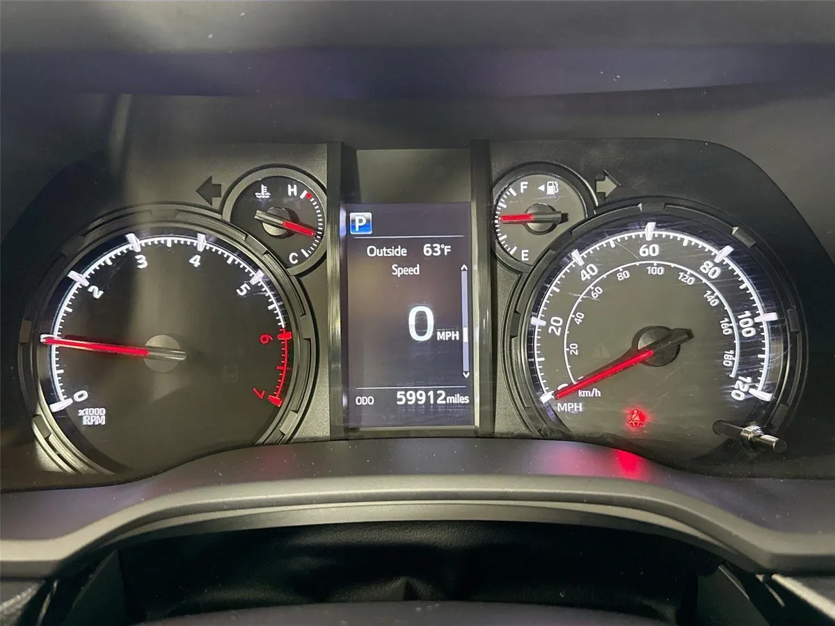 2024 Toyota 4Runner SR5 thumbnail 18