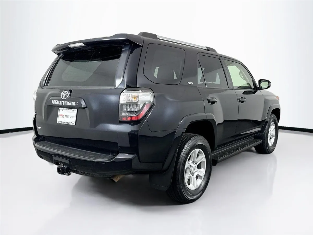 2024 Toyota 4Runner SR5 thumbnail 2