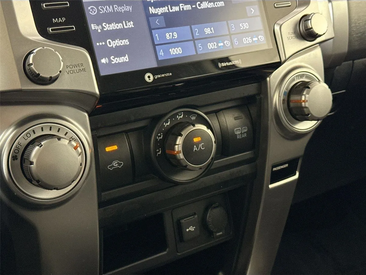 2024 Toyota 4Runner SR5 thumbnail 24