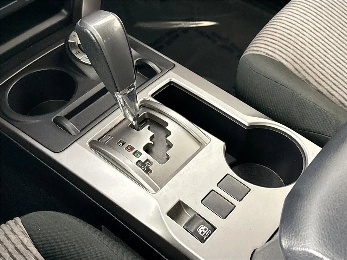 2024 Toyota 4Runner SR5 thumbnail 25