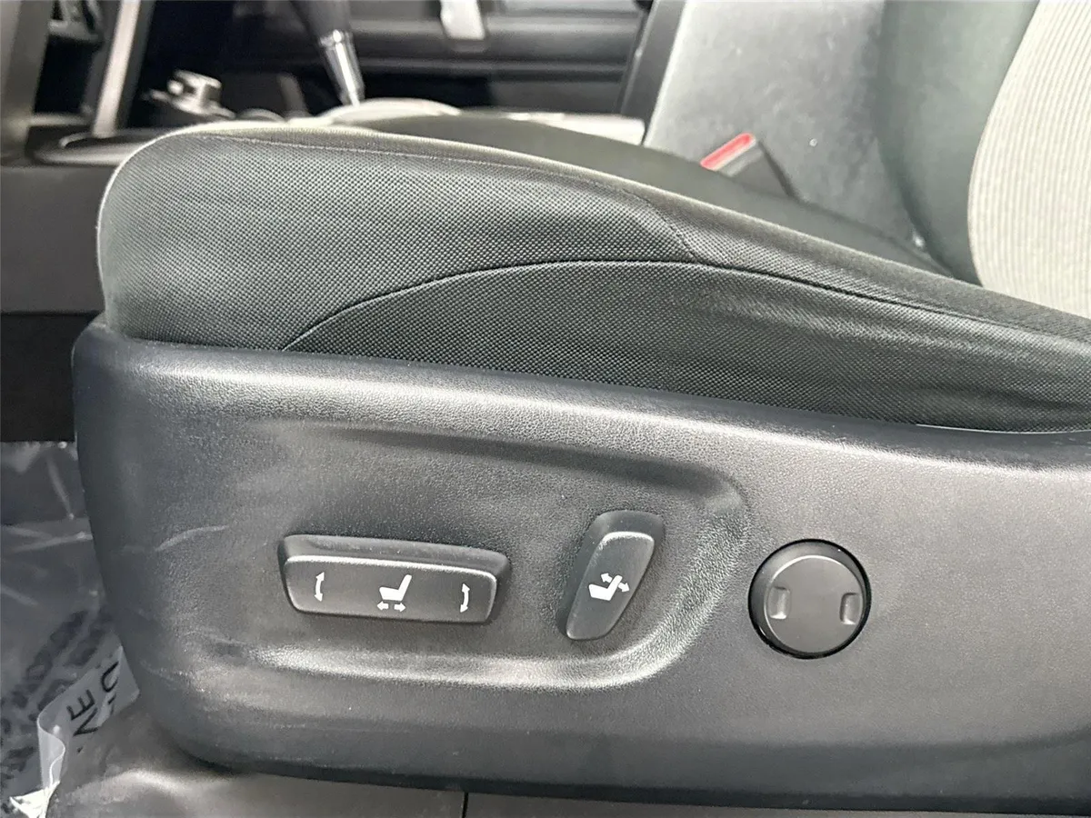 2024 Toyota 4Runner SR5 thumbnail 27
