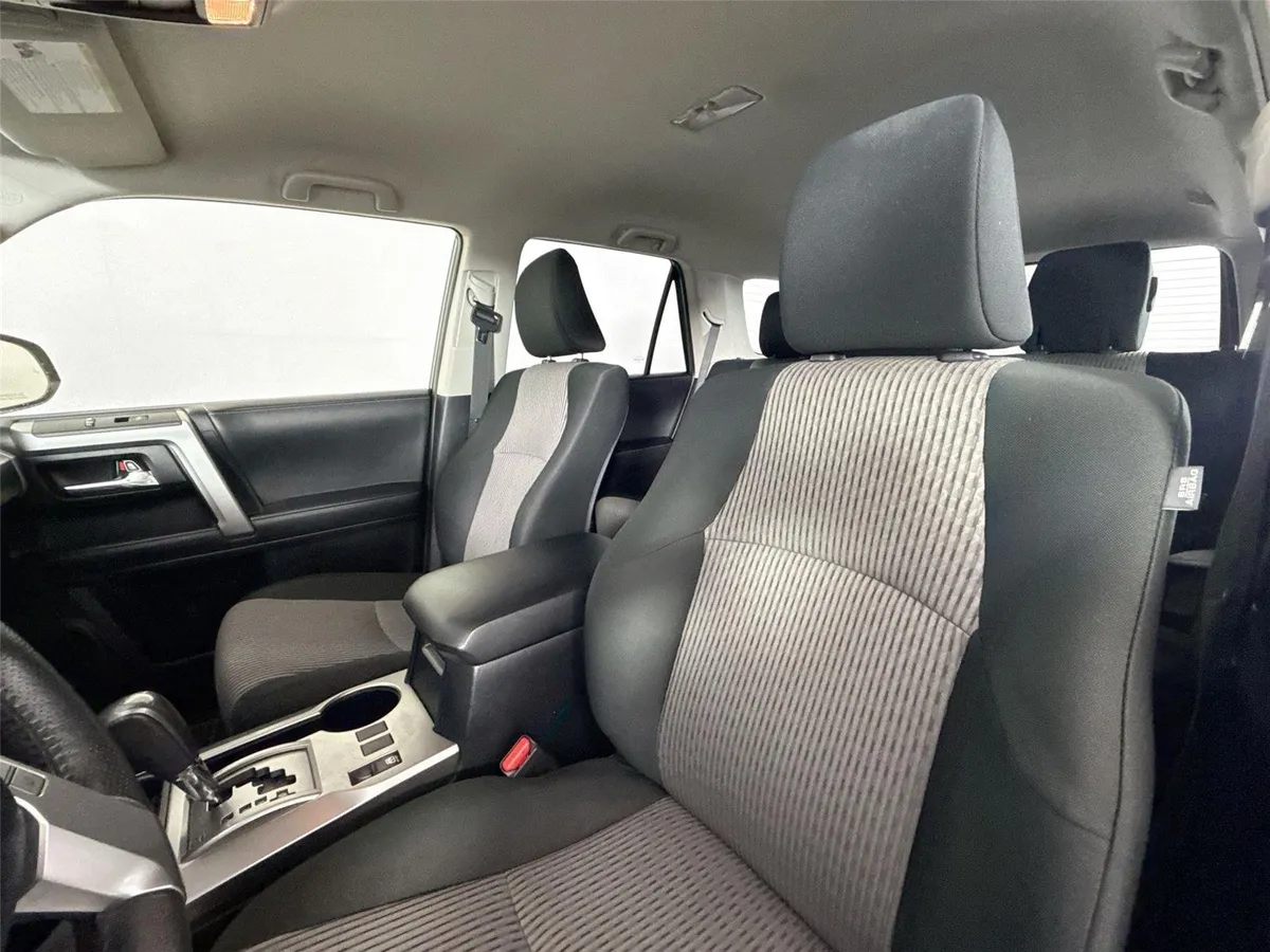 2024 Toyota 4Runner SR5 thumbnail 3