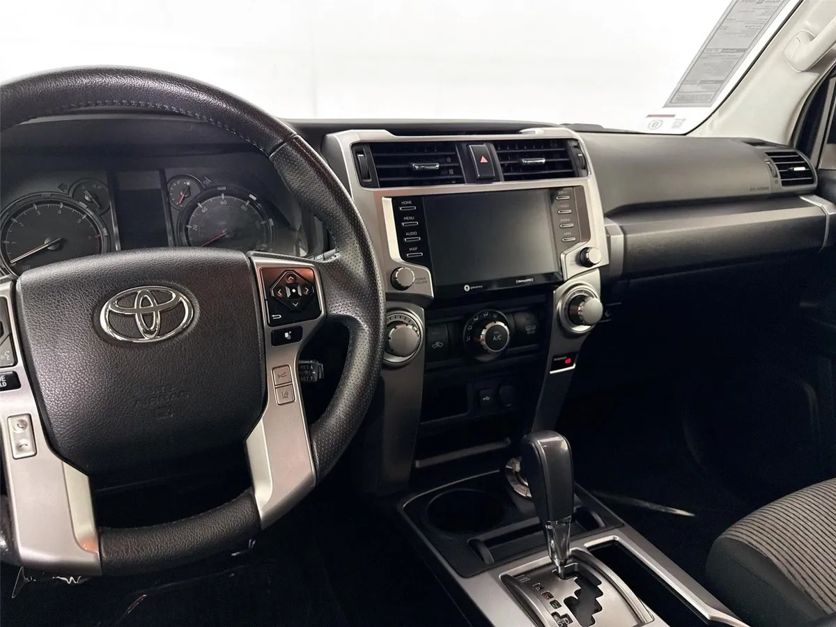 2024 Toyota 4Runner SR5 thumbnail 30