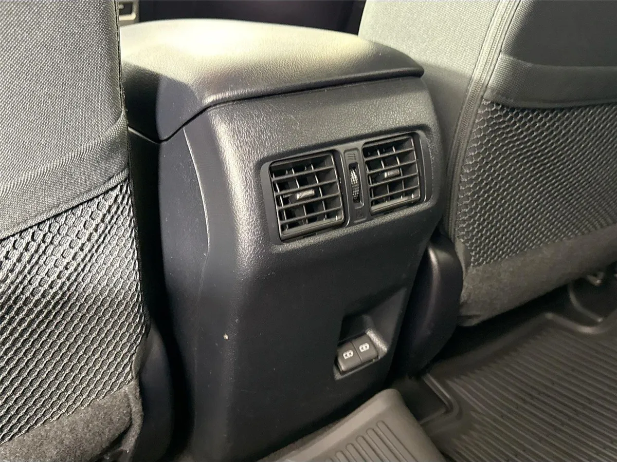 2024 Toyota 4Runner SR5 thumbnail 33