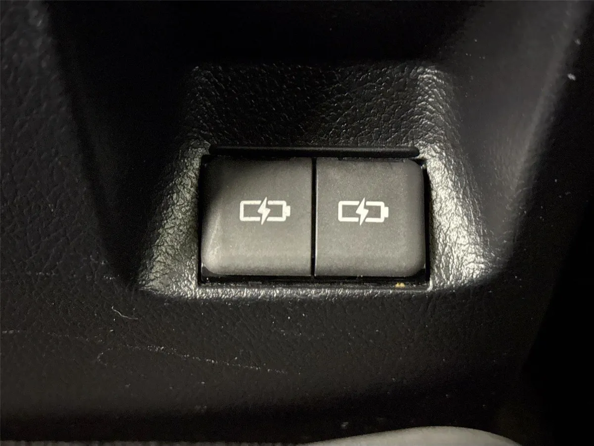 2024 Toyota 4Runner SR5 thumbnail 35