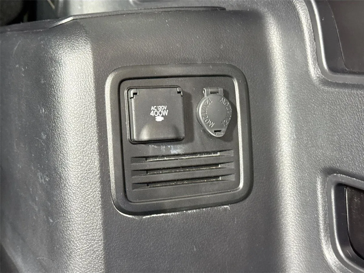 2024 Toyota 4Runner SR5 thumbnail 37