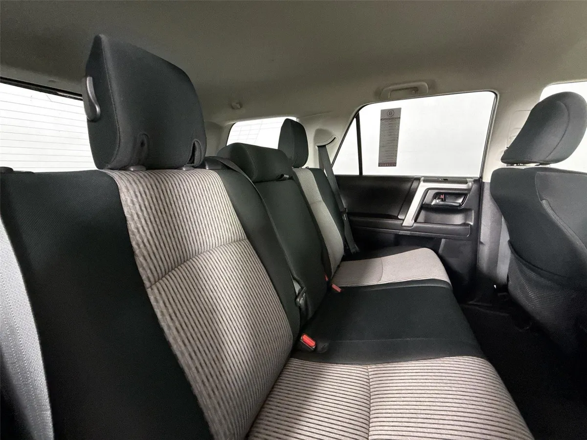 2024 Toyota 4Runner SR5 thumbnail 39