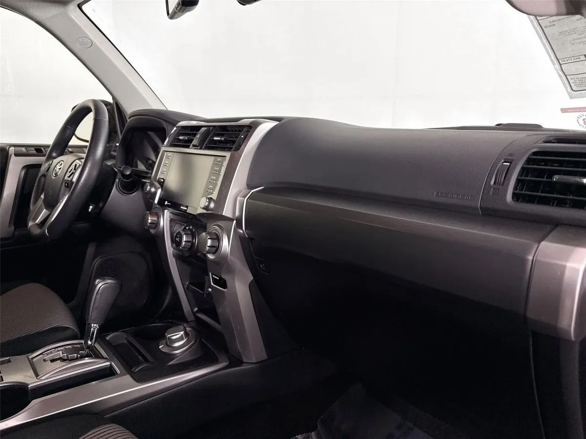2024 Toyota 4Runner SR5 thumbnail 41