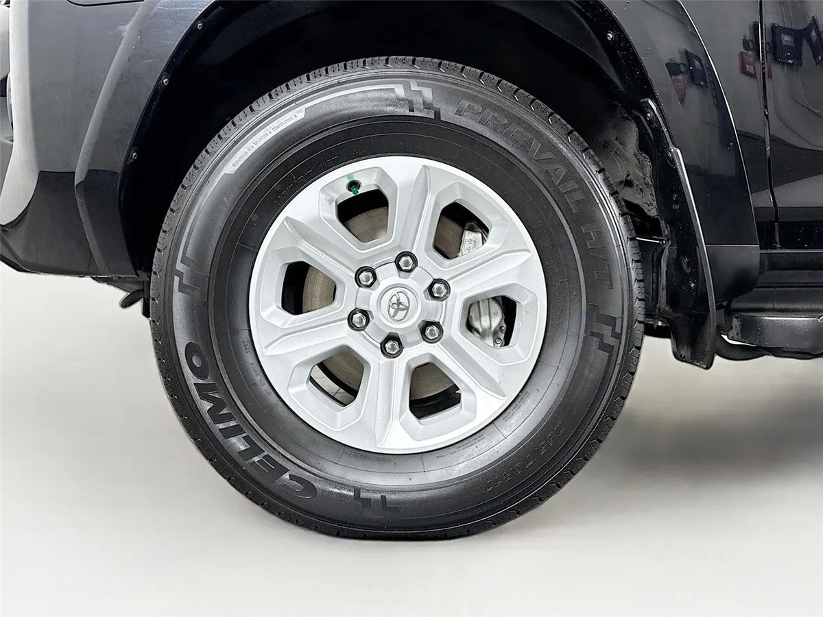 2024 Toyota 4Runner SR5 thumbnail 43