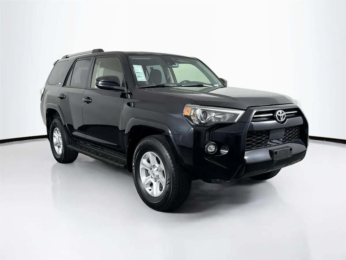 2024 Toyota 4Runner SR5 thumbnail 8