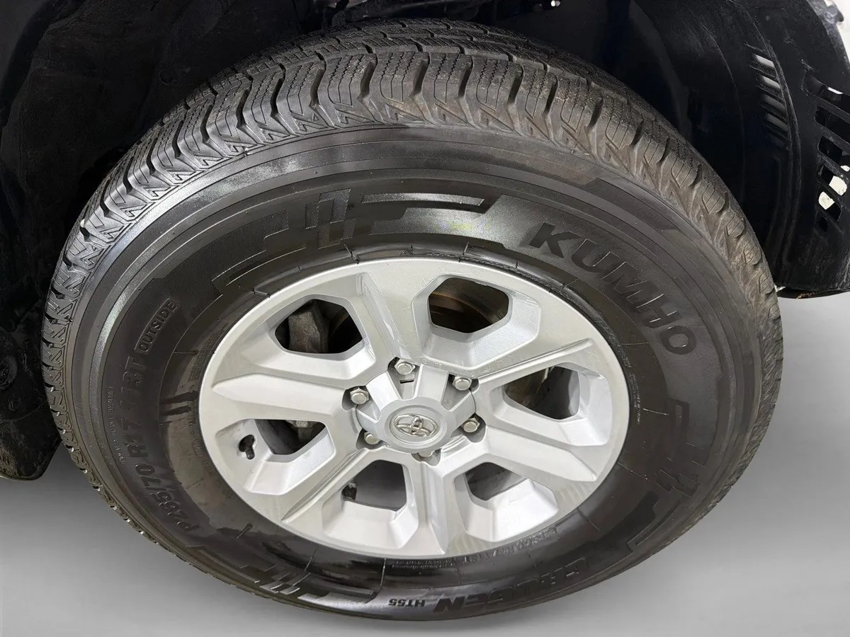 2024 Toyota 4Runner SR5 Premium thumbnail 13