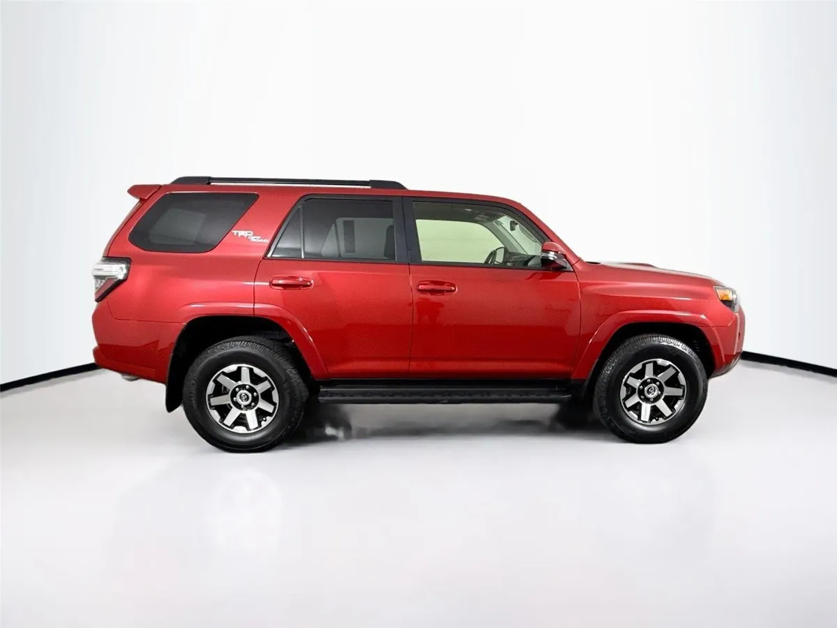 2024 Toyota 4Runner TRD Off-Road Premium thumbnail 11