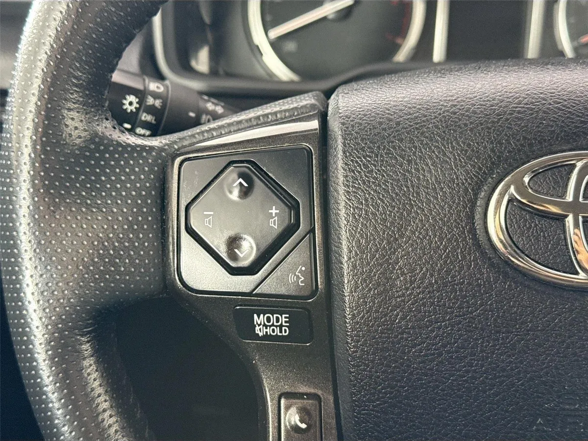 2024 Toyota 4Runner TRD Off-Road Premium thumbnail 18